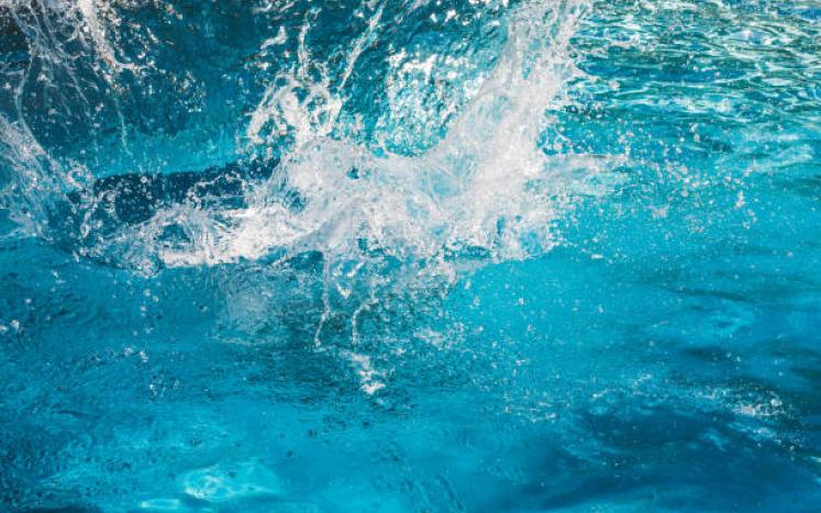 Pool Splashing Pool Splashing